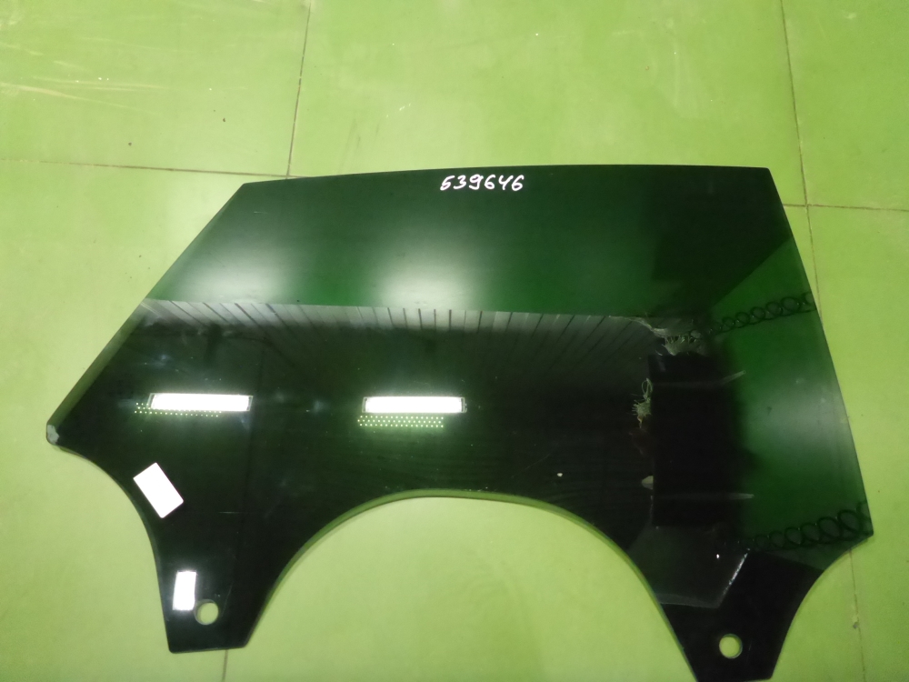 Стекло двери задней правой