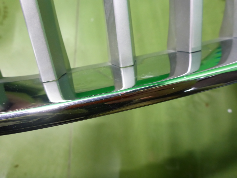 Решетка радиатора левая