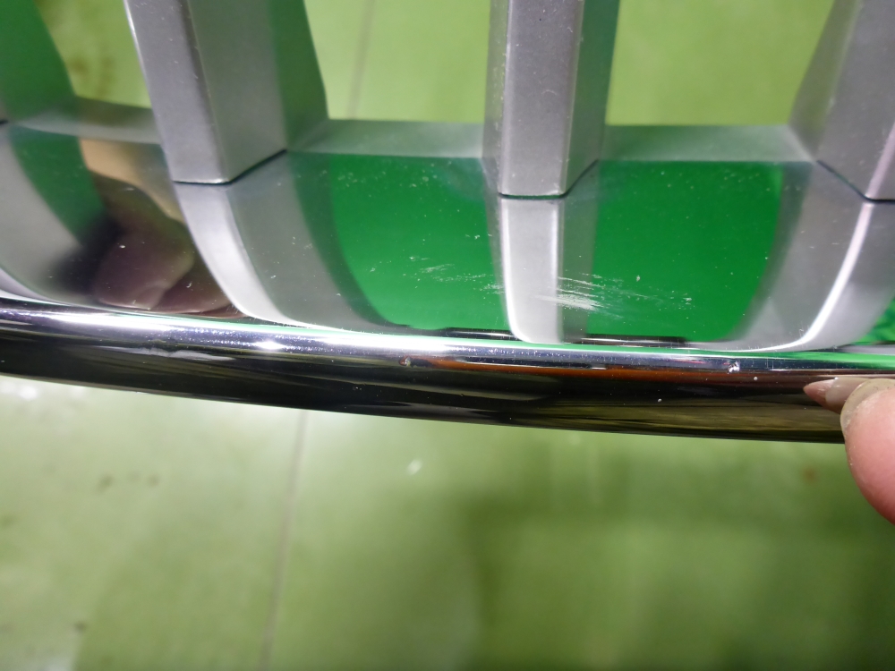 Решетка радиатора левая