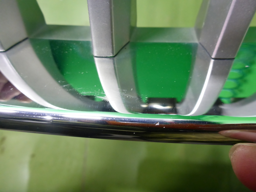 Решетка радиатора левая