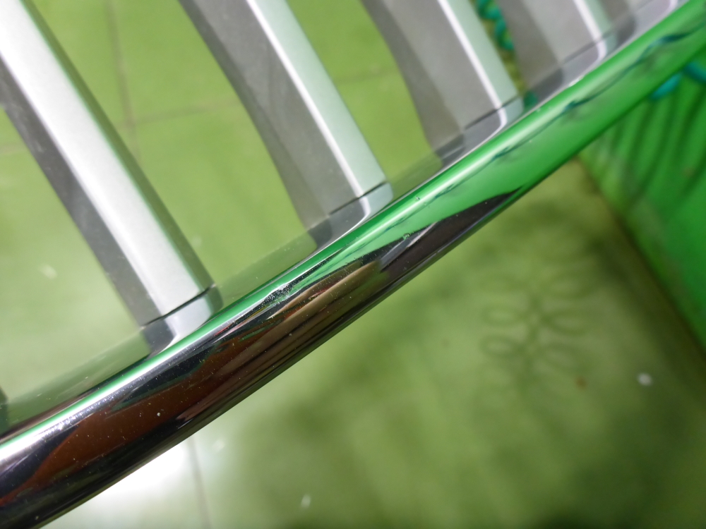 Решетка радиатора левая