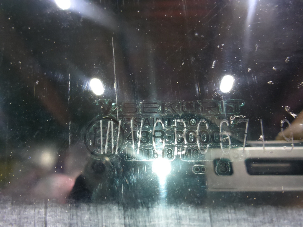 Стекло двери задней правой