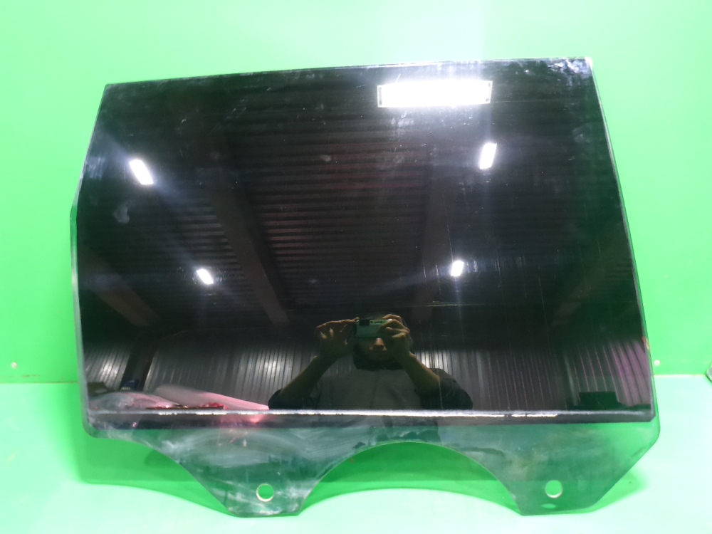 Стекло двери задней правой