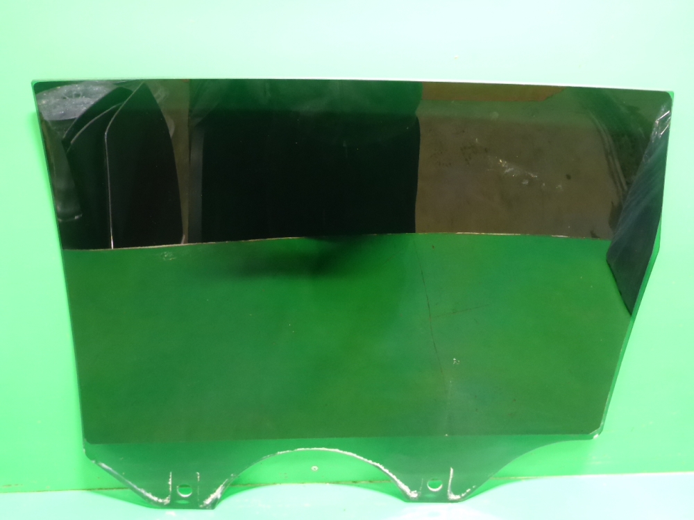 Стекло двери задней правой