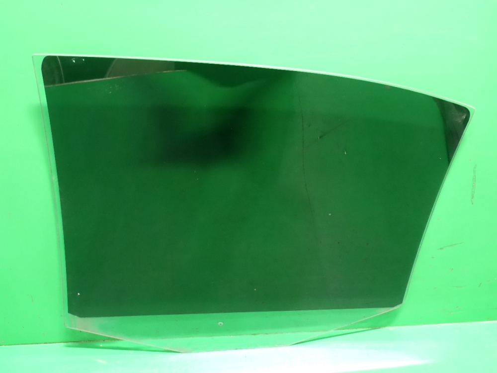 Стекло двери задней правой