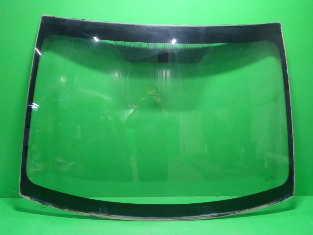 Стекло лобовое