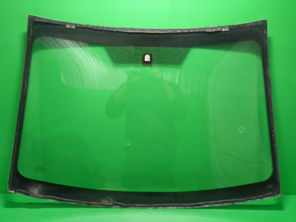 Стекло лобовое