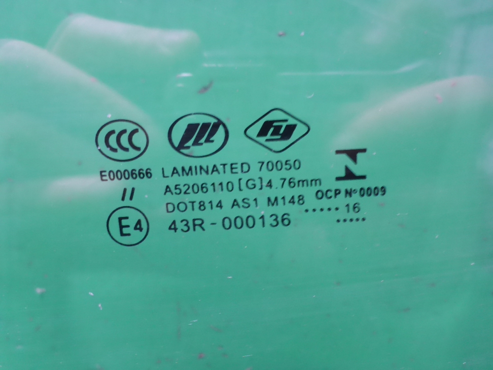 Стекло лобовое