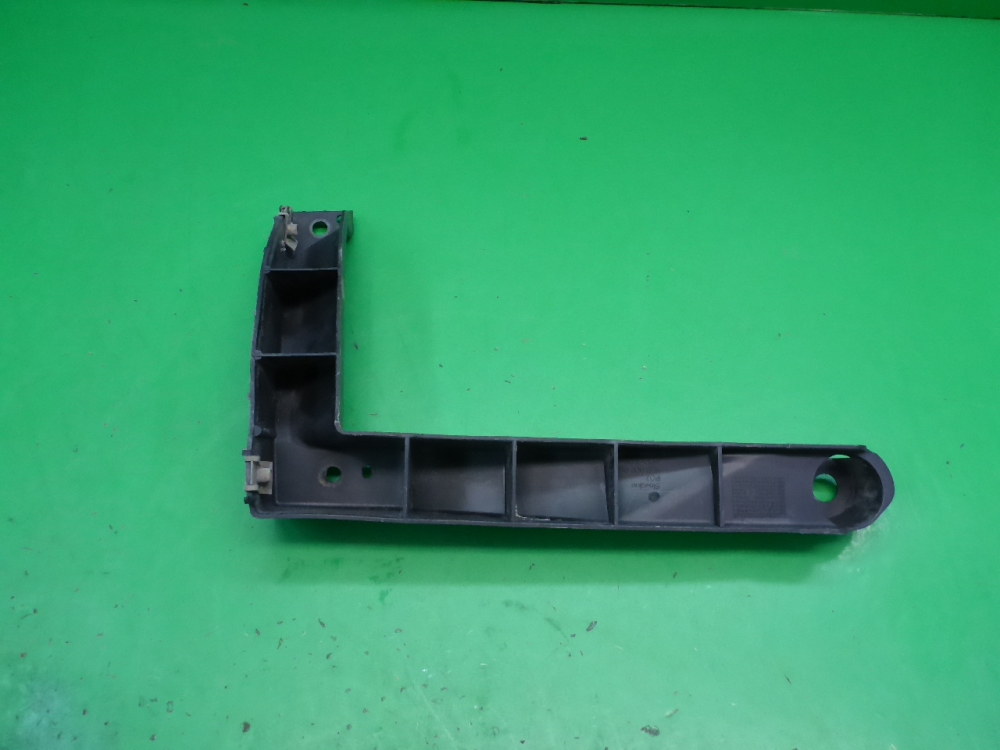 Кронштейн заднего бампера правый