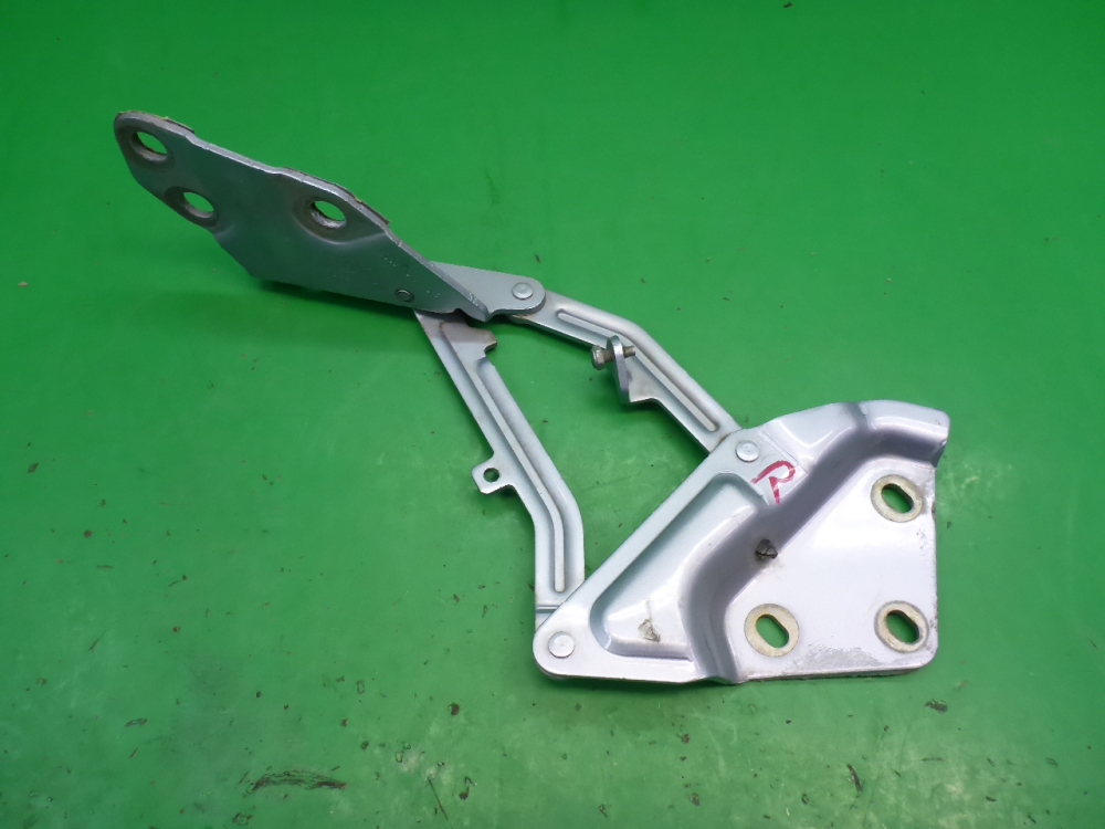 Петля капота правая