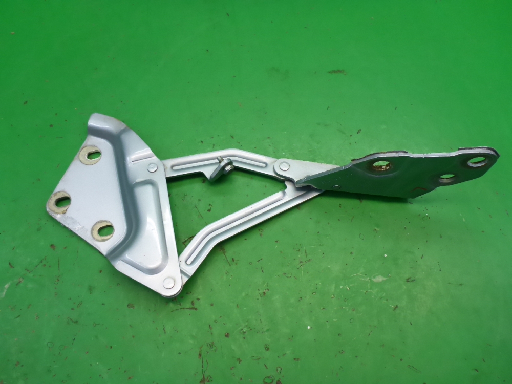 Петля капота левая