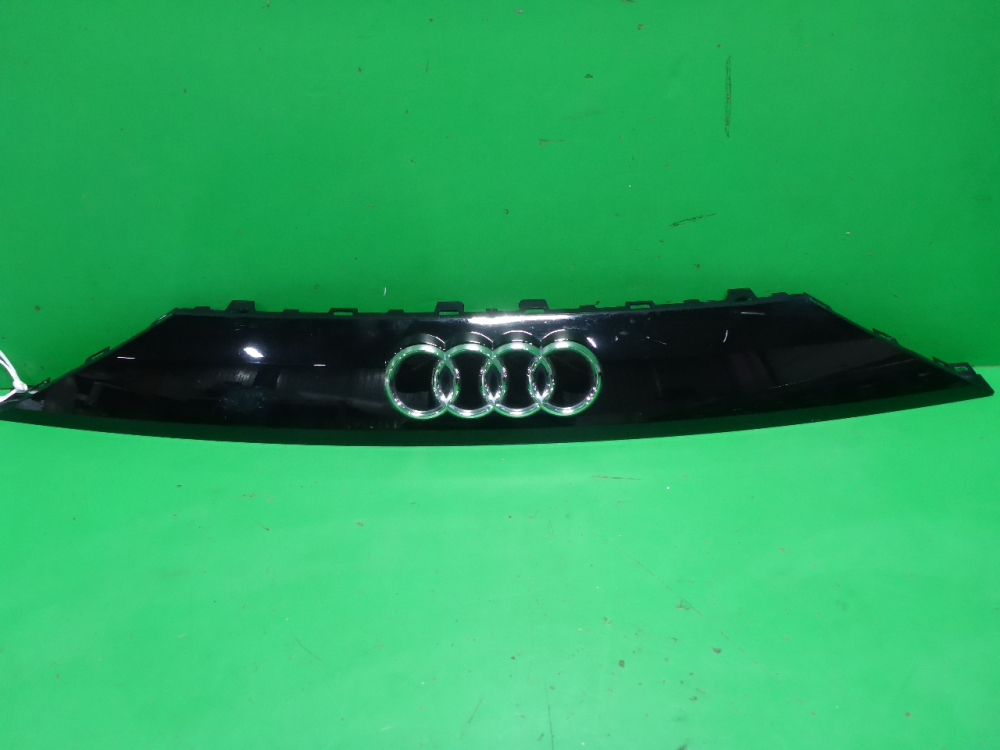 Накладка двери багажника