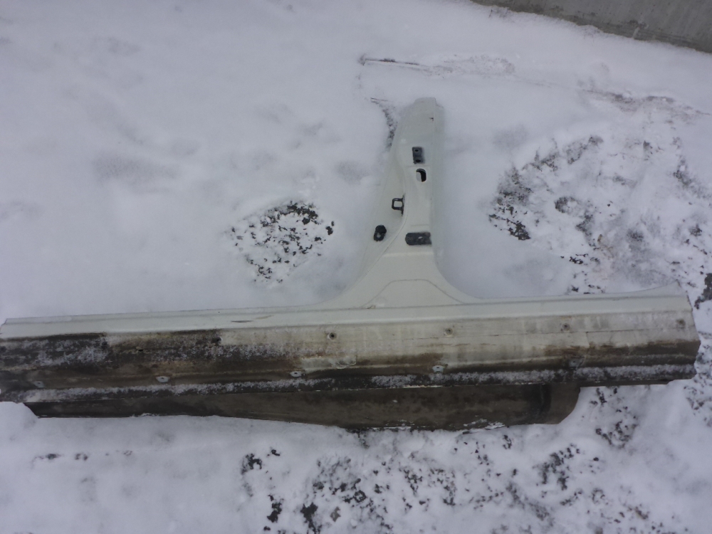 Порог со стойкой левый