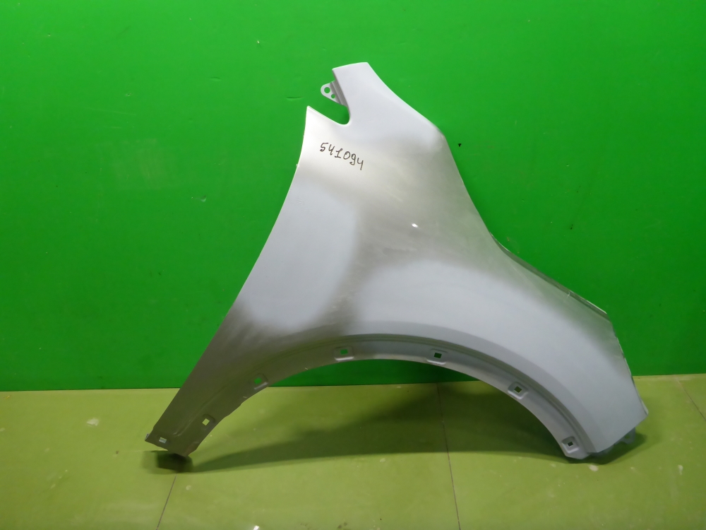 Крыло переднее правое