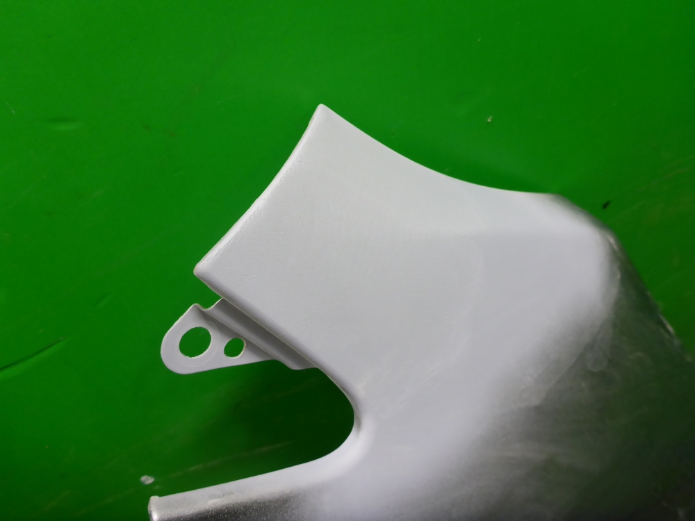 Крыло переднее правое