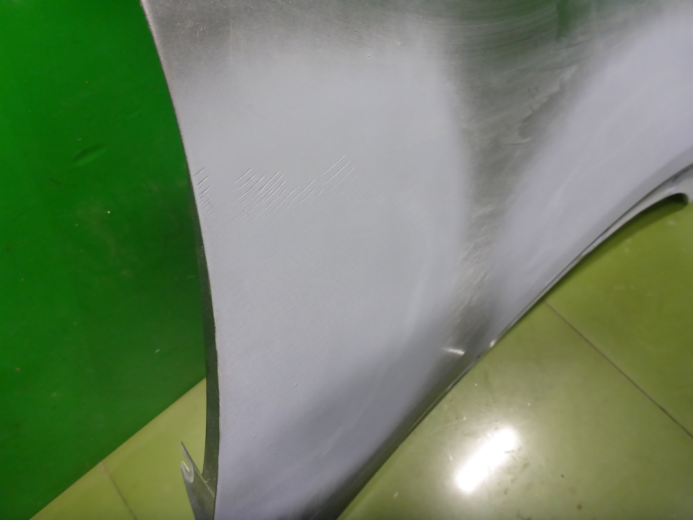 Крыло переднее правое