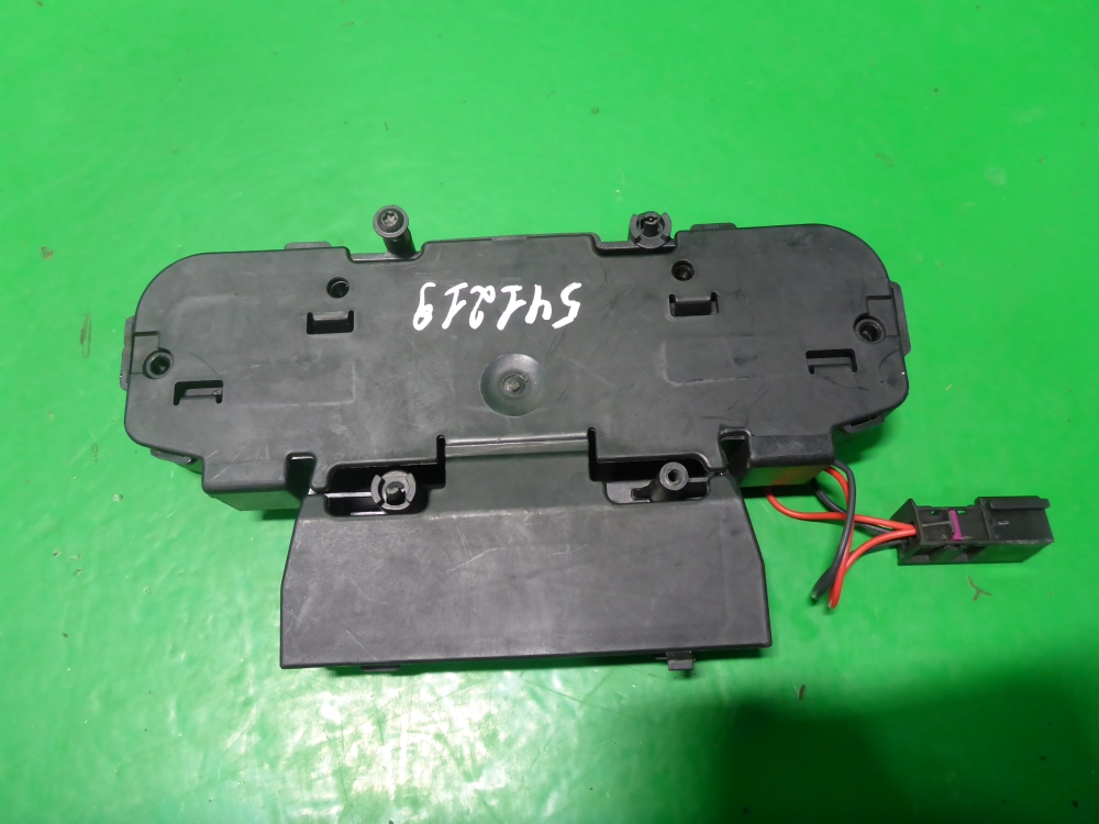 Замок спинки сиденья