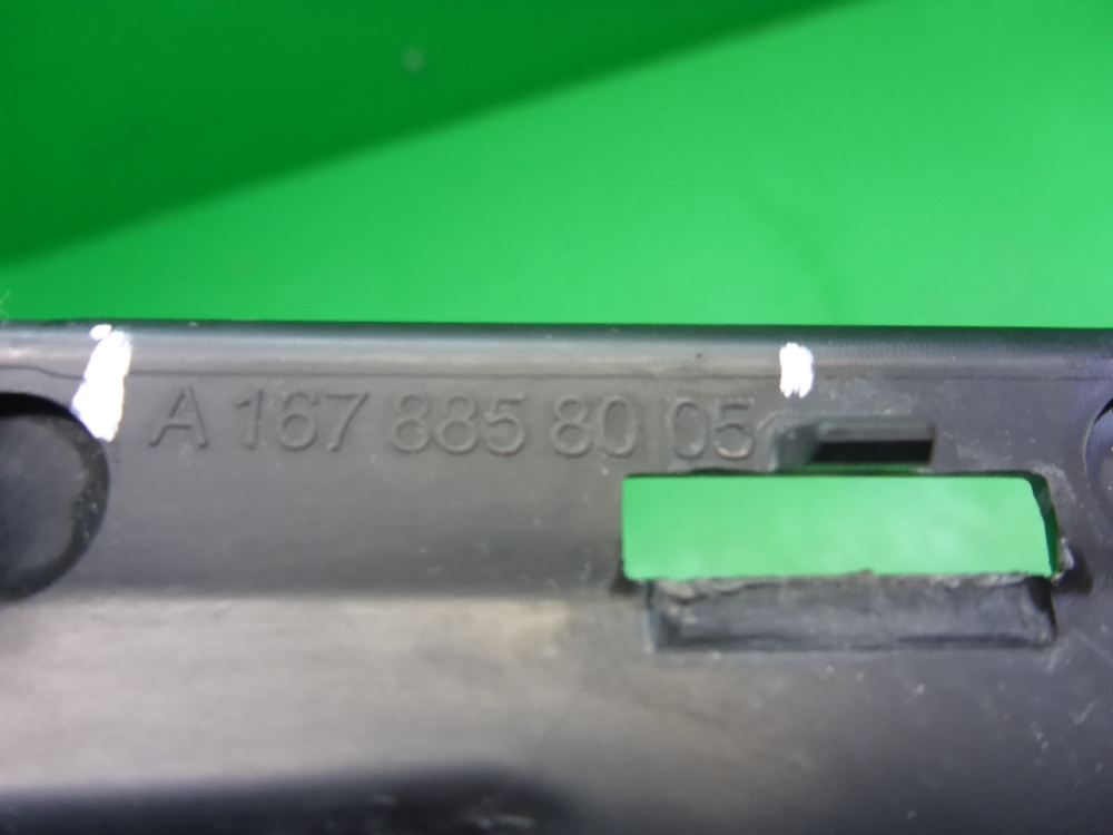 Решетка в бампер центральная