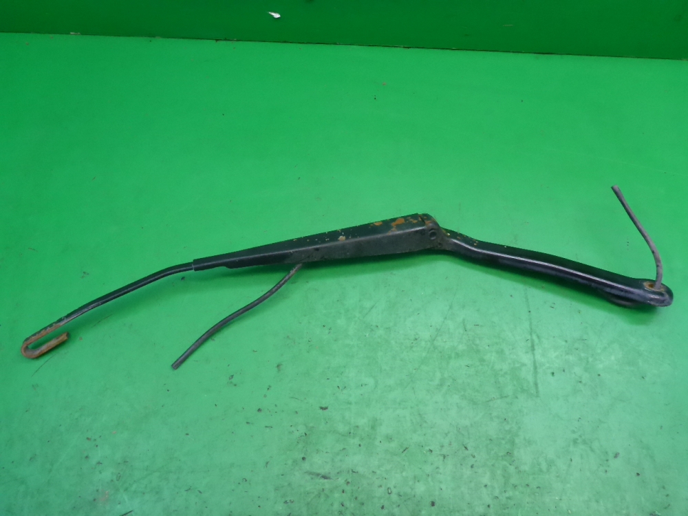 Поводок стеклоочистителя передний правый