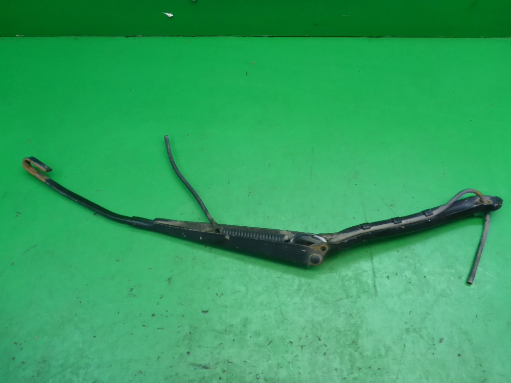 Поводок стеклоочистителя передний правый