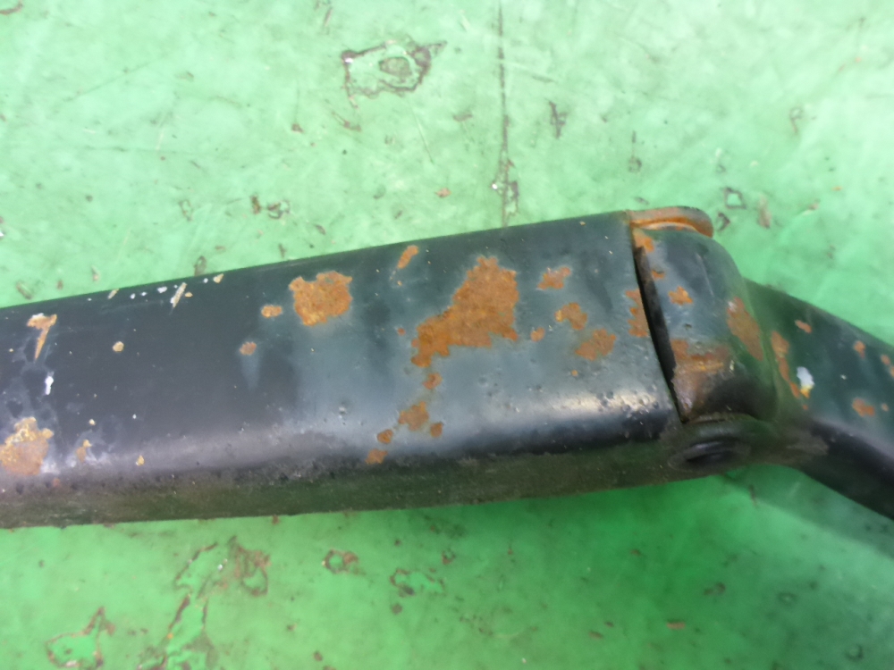 Поводок стеклоочистителя передний правый