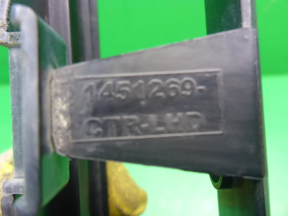 Решетка стеклоочистителей (Жабо)