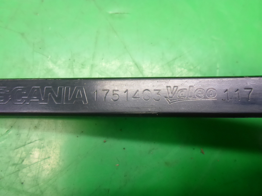 Поводок стеклоочистителя передний левый