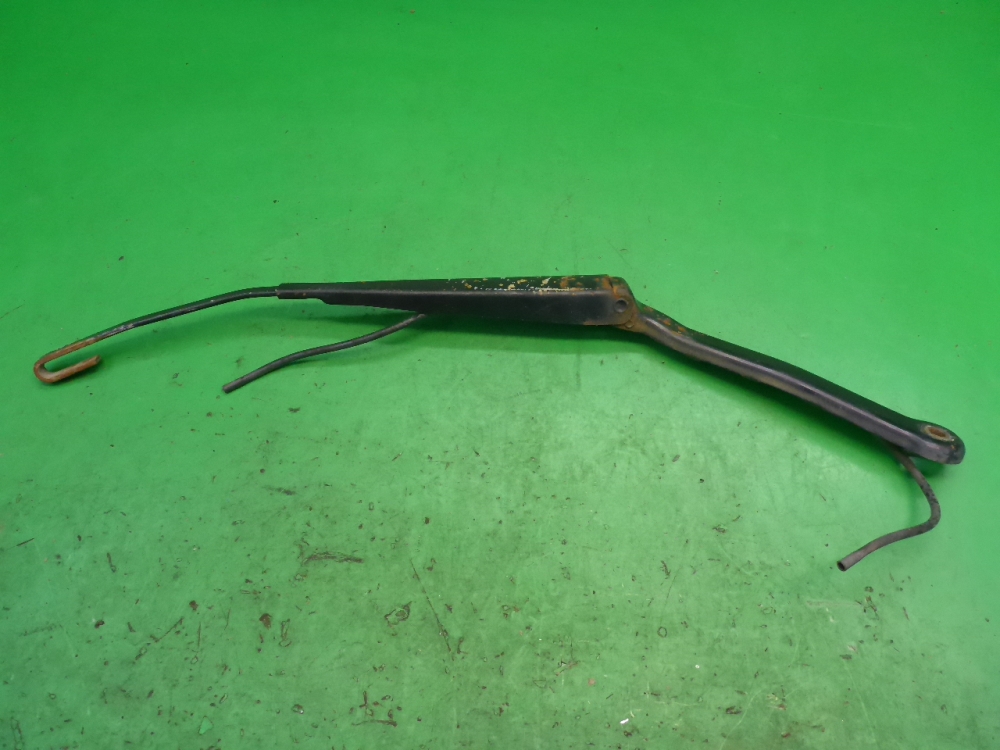 Поводок стеклоочистителя передний левый