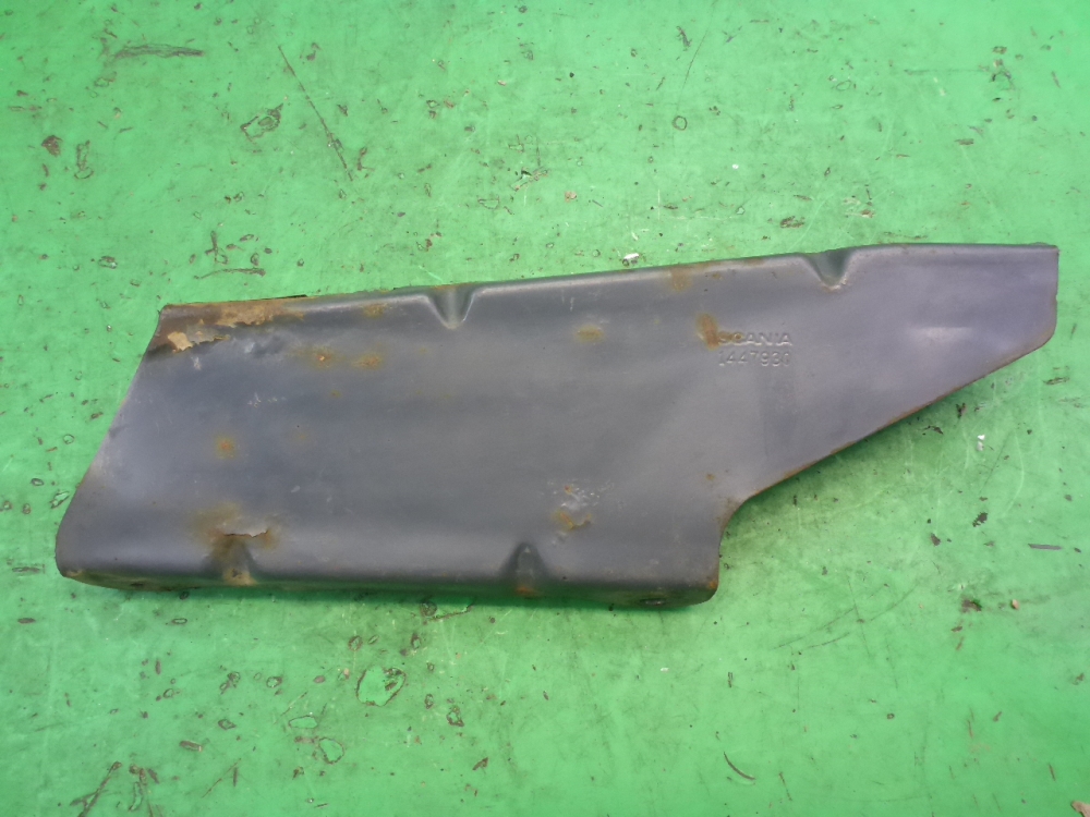 Кронштейн усилителя переднего бампера правый