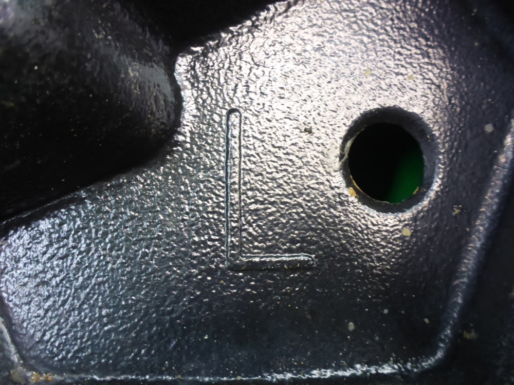 Кронштейн переднего бампера левый