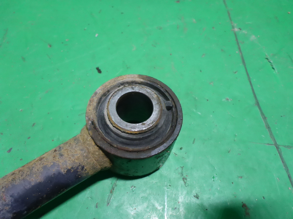 Тяга задняя продольная