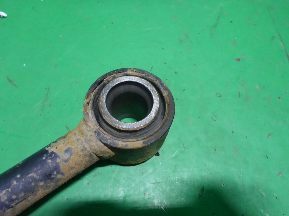 Тяга задняя продольная