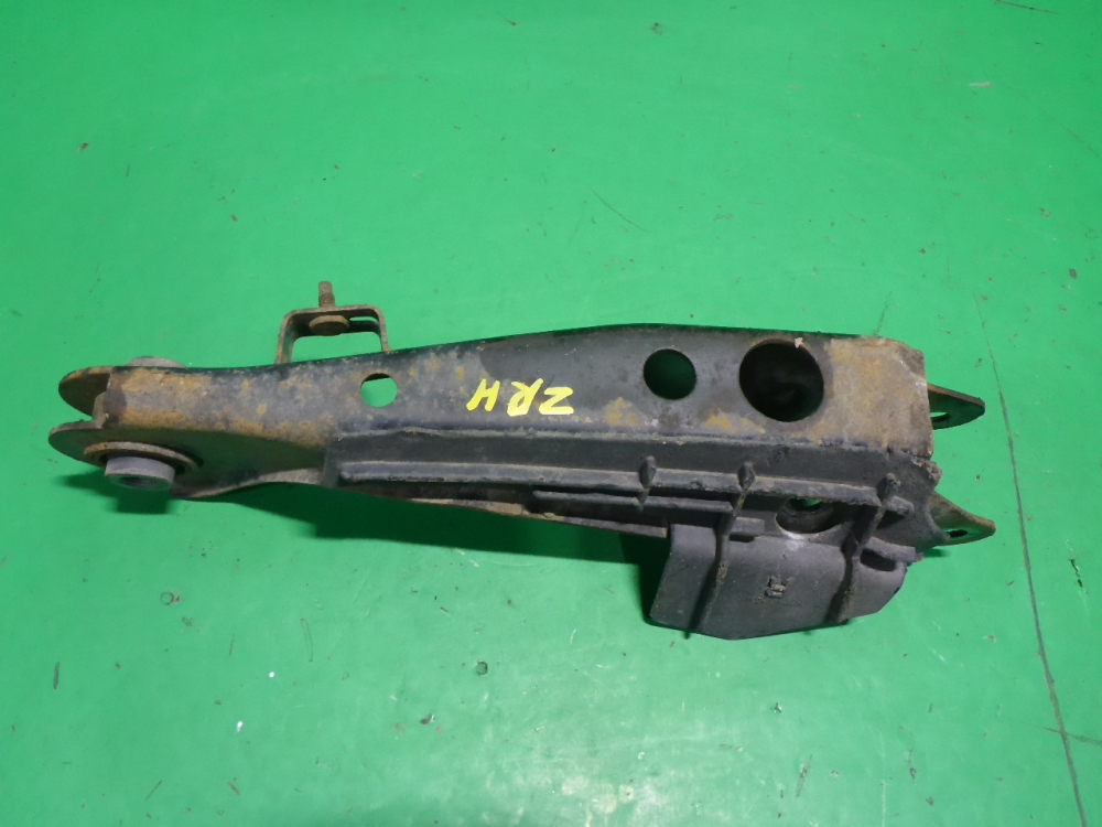 Рычаг задний поперечный правый