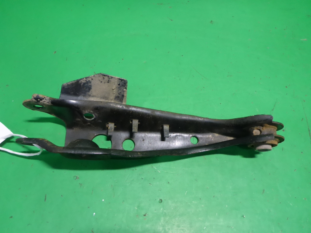 Рычаг задний поперечный правый