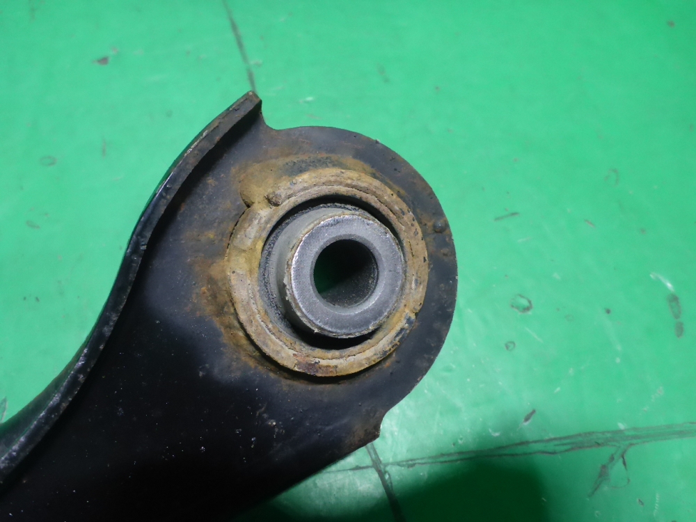 Рычаг задний поперечный правый