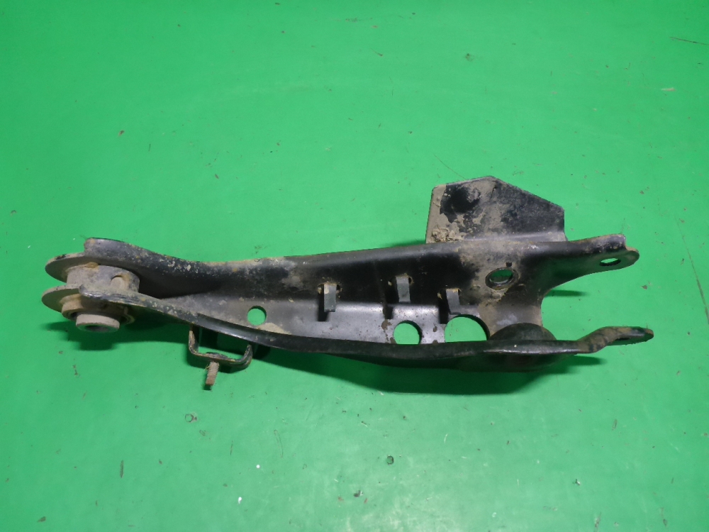 Рычаг задний поперечный правый