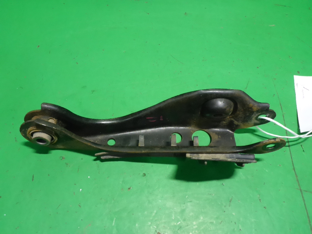 Рычаг задний поперечный левый