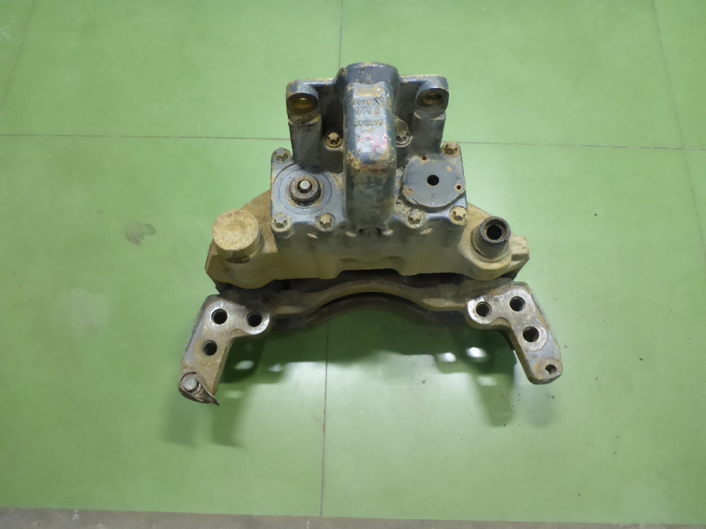 Суппорт передний левый