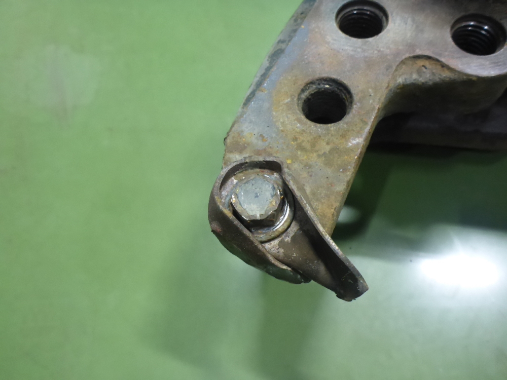 Суппорт передний левый