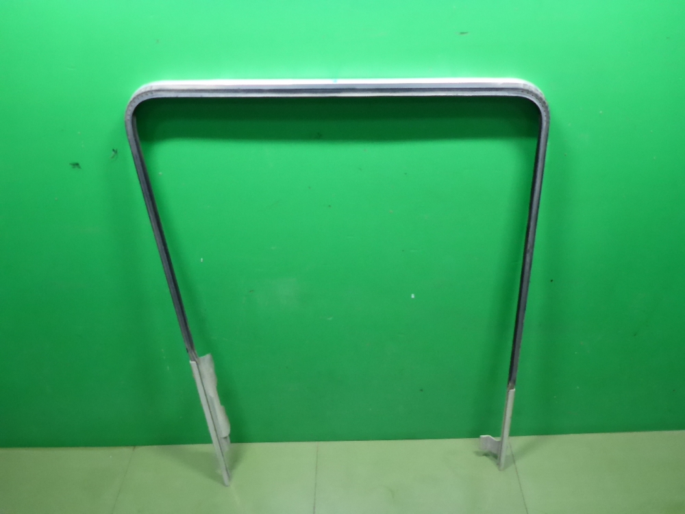 Направляющая стекла двери