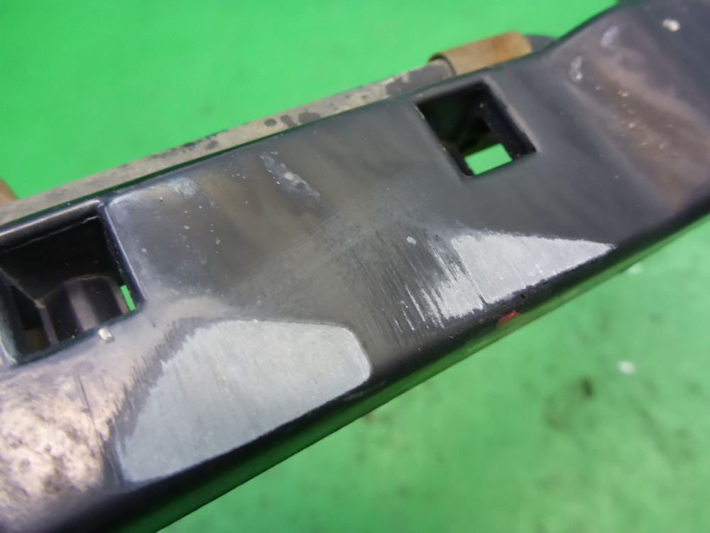 Поводок стеклоочистителя передний правый