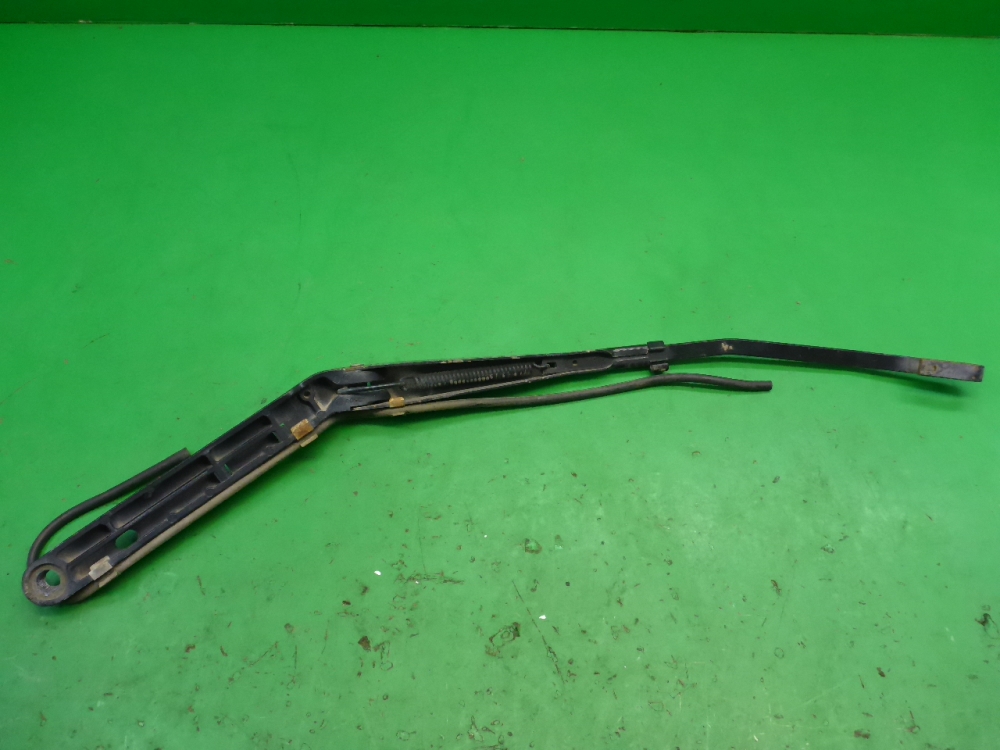 Поводок стеклоочистителя передний левый