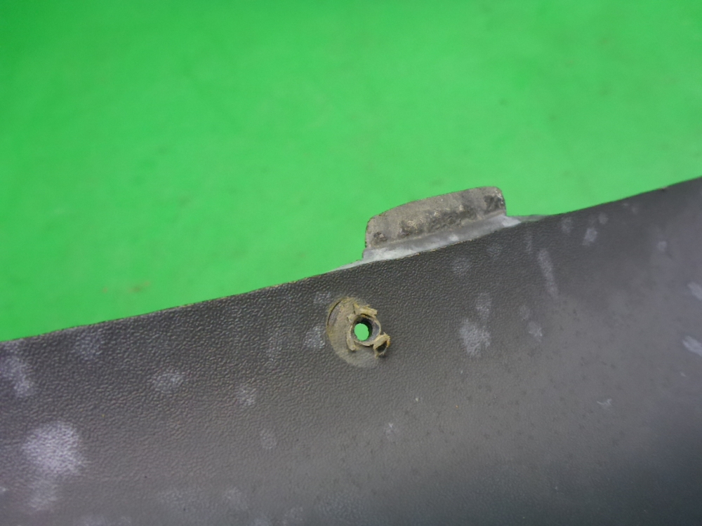 Накладка переднего крыла левого