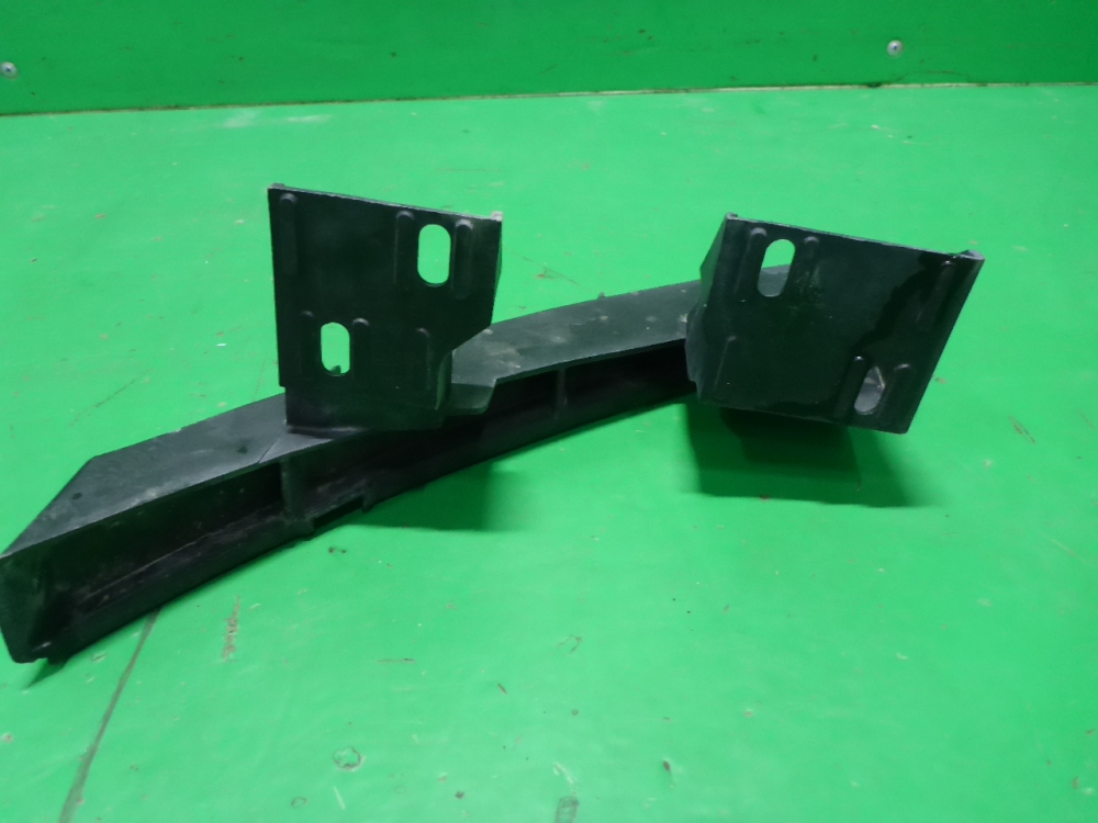 Кронштейн переднего бампера правый