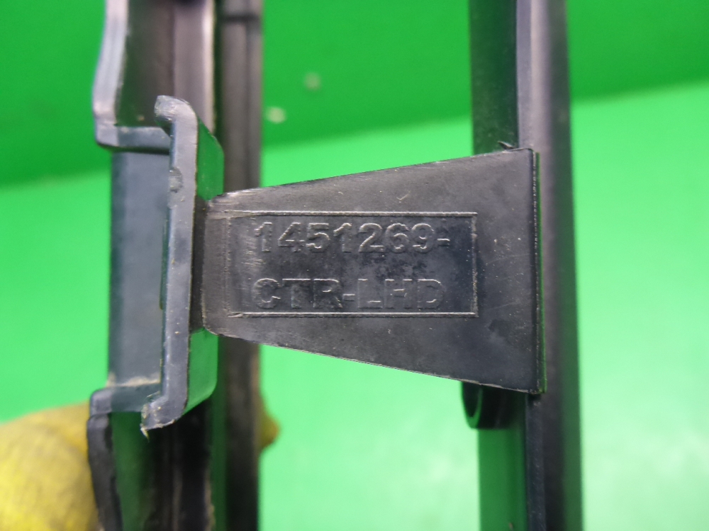 Решетка стеклоочистителей (Жабо)