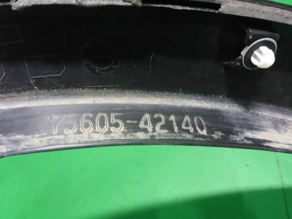 Накладка заднего крыла правого