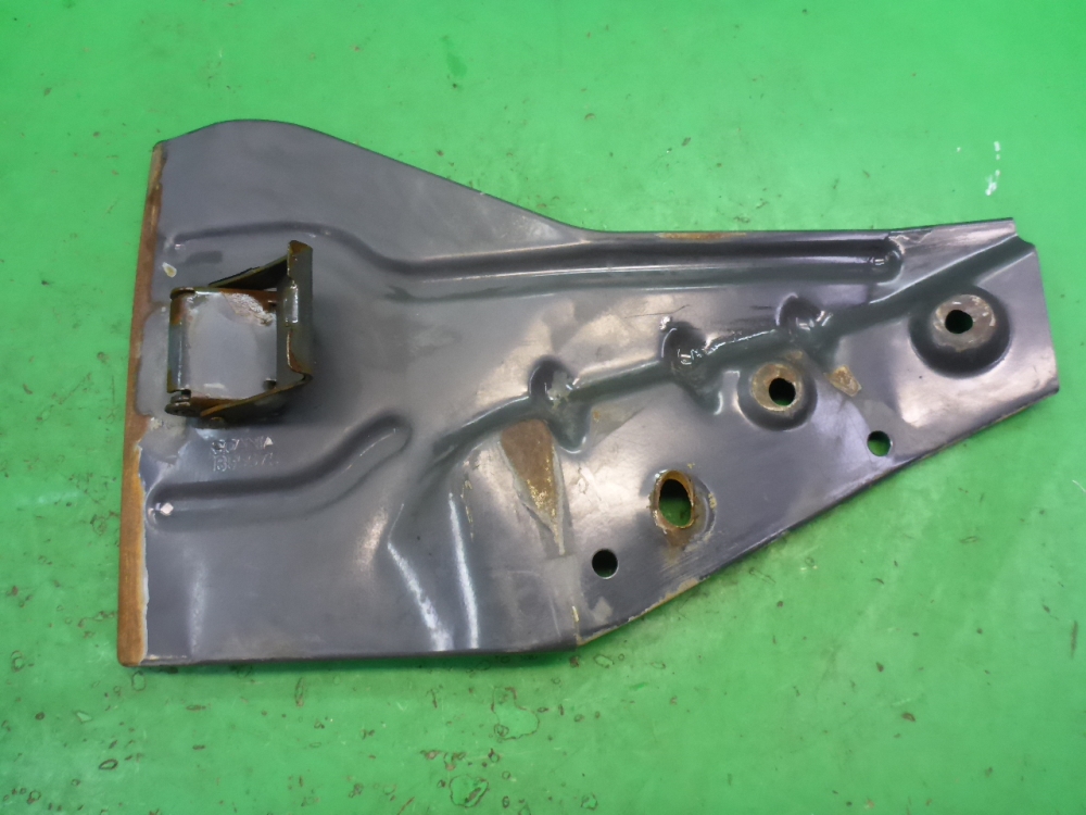 Кронштейн крепления крыла