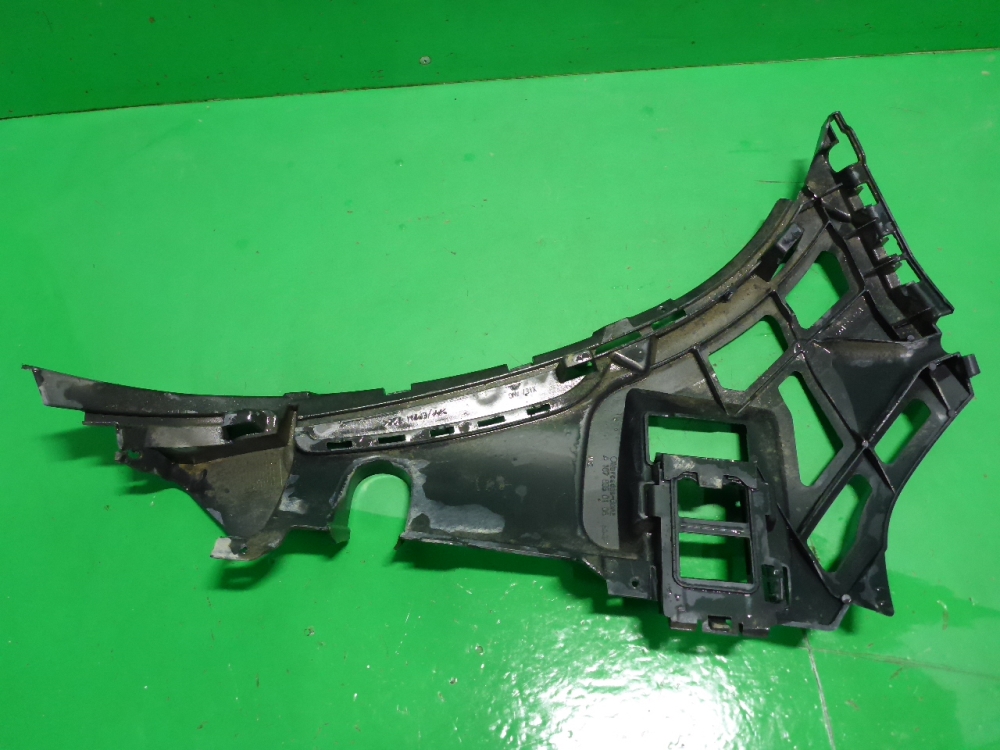 Кронштейн переднего бампера левый