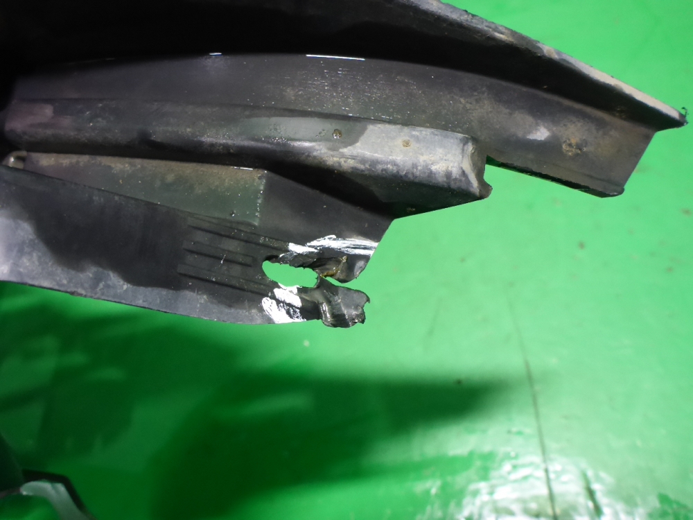 Кронштейн переднего бампера левый