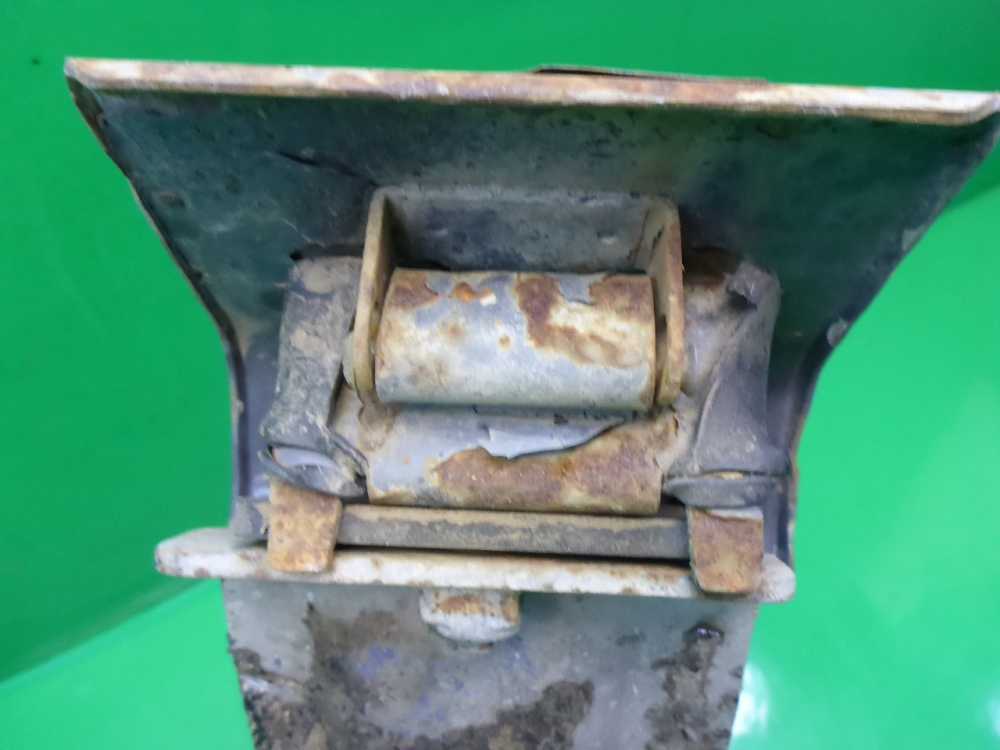 Кронштейн крепления крыла